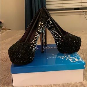Sz 10, Black & Iridescent Jeweled Stilettos